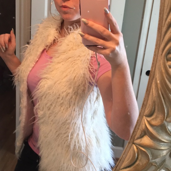 Hot & Delicious Jackets & Blazers - 🔥🛍Hot & Delicious white faux fur vest🛍🔥